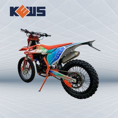 Motocicleta Enduro de 300cc con 19KW de potencia y 120KM/H de velocidad