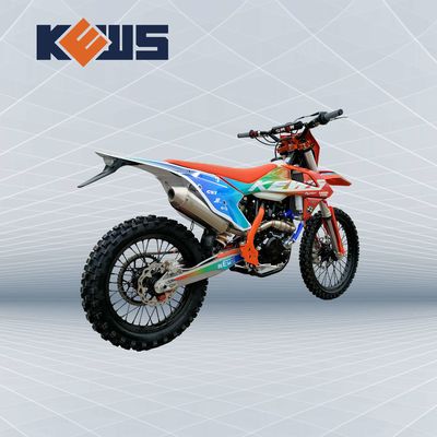 Motocicleta Enduro de 300cc con 19KW de potencia y 120KM/H de velocidad