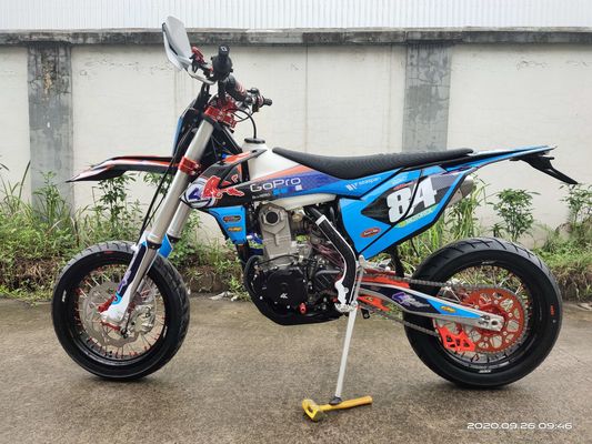 Cuatro bicis estupendas refrigeradas por agua de Supermoto de las motocicletas del motor NC450 Motard del movimiento