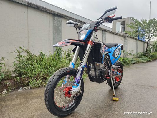 Cuatro bicis estupendas refrigeradas por agua de Supermoto de las motocicletas del motor NC450 Motard del movimiento
