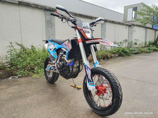 Cuatro bicis estupendas refrigeradas por agua de Supermoto de las motocicletas del motor NC450 Motard del movimiento