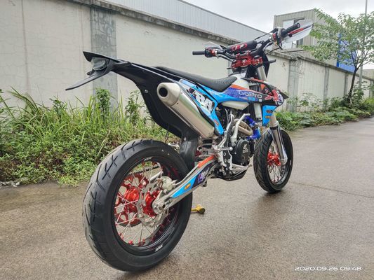 Cuatro bicis estupendas refrigeradas por agua de Supermoto de las motocicletas del motor NC450 Motard del movimiento