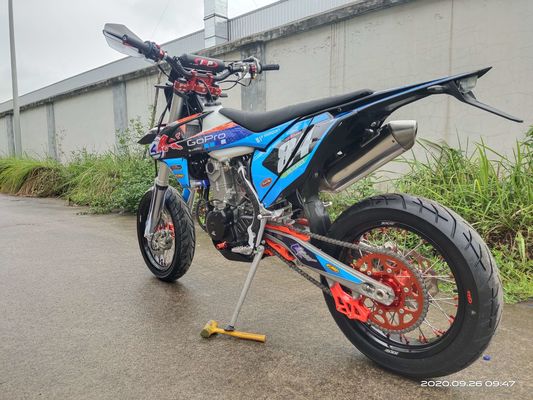 Cuatro bicis estupendas refrigeradas por agua de Supermoto de las motocicletas del motor NC450 Motard del movimiento
