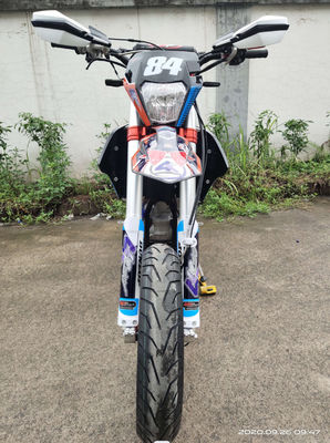 Cuatro bicis estupendas refrigeradas por agua de Supermoto de las motocicletas del motor NC450 Motard del movimiento