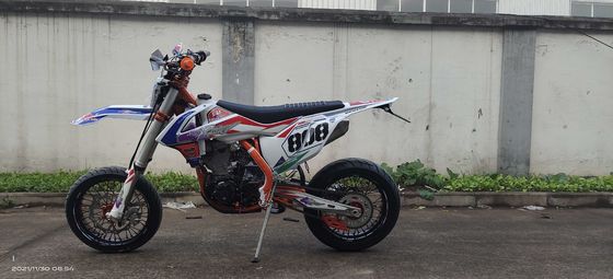 Movimiento estupendo de las motocicletas NC300S 300CC cuatro de Motard del motor refrigerado por agua de Kews