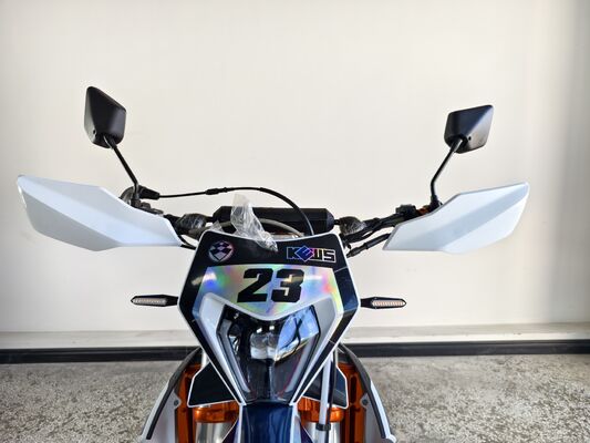 Motocicleta Enduro de 4 tiempos KEWS k23 R-edition con 21,0 kW de potencia, 25,0 N*m de par máximo y 140 km/h de velocidad máxima