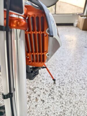 Motocicleta Enduro de 4 tiempos KEWS k23 R-edition con 21,0 kW de potencia, 25,0 N*m de par máximo y 140 km/h de velocidad máxima