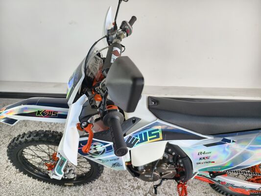 Motocicleta Enduro de 4 tiempos KEWS k23 R-edition con 21,0 kW de potencia, 25,0 N*m de par máximo y 140 km/h de velocidad máxima