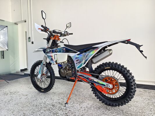 Motocicleta Enduro de 4 tiempos KEWS k23 R-edition con 21,0 kW de potencia, 25,0 N*m de par máximo y 140 km/h de velocidad máxima