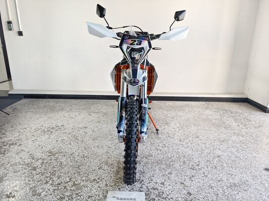 Motocicleta Enduro de 4 tiempos KEWS k23 R-edition con 21,0 kW de potencia, 25,0 N*m de par máximo y 140 km/h de velocidad máxima