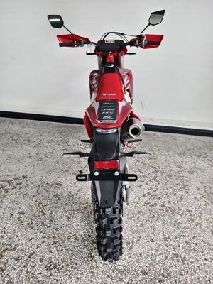 Motocicleta de enduro KEWS k28 R-edition de 4 tiempos con motor de 4 tiempos refrigerado por líquido, 300 mm de distancia al suelo y discos dobles de gran diámetro