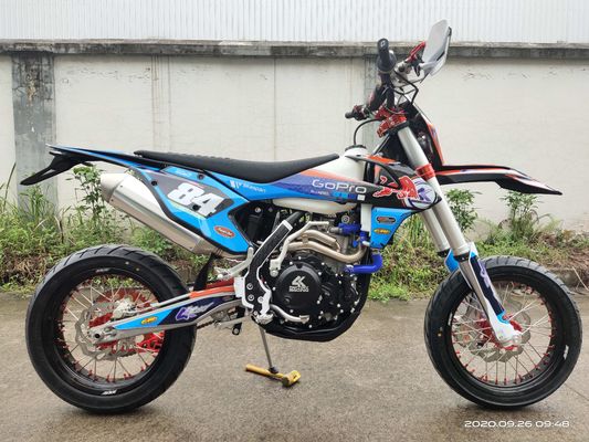 Cuatro bicis estupendas refrigeradas por agua de Supermoto de las motocicletas del motor NC450 Motard del movimiento